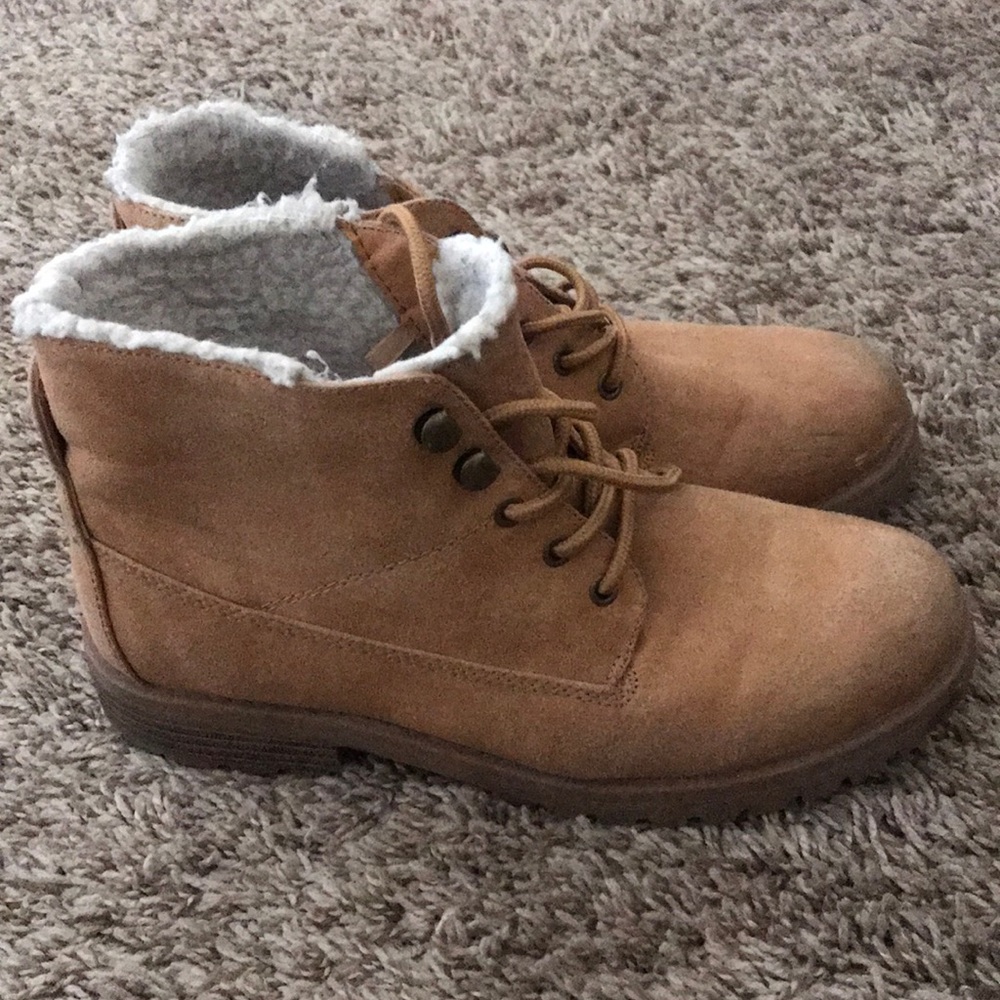 Cliffs by white mountain boots